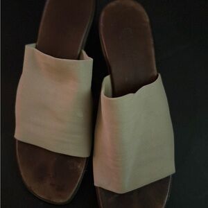 Munro size 8 sandals